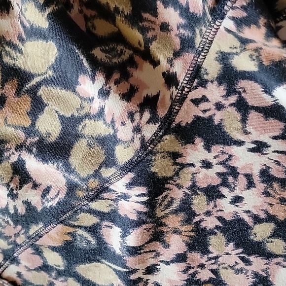 SONOMA Floral Print Long Sleeve Sweatshirt Style Top Black Rose Beige Tan sz XL - Picture 9 of 10